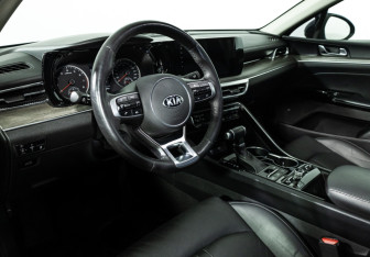 Подержанный автомобиль Kia K5 2020 года (11 фото)