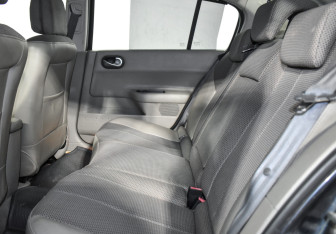 Подержанный автомобиль Renault Megane Sedan 2005 года (11 фото)