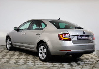 Подержанный автомобиль Skoda Octavia Liftback 2018 года (7 фото)