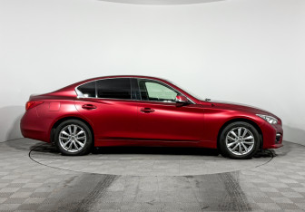 Подержанный автомобиль Infiniti Q50 2016 года (4 фото)