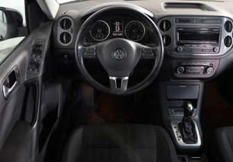 Подержанный автомобиль Volkswagen Tiguan 2011 года (10 фото)