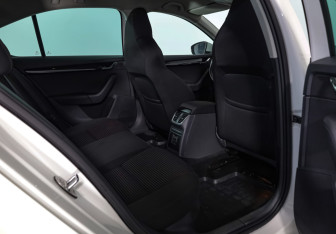 Подержанный автомобиль Skoda Octavia Liftback 2015 года (23 фото)