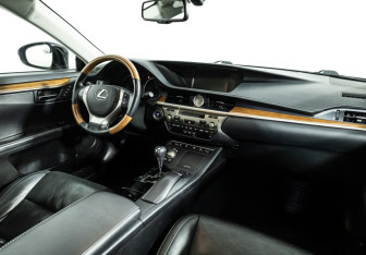 Подержанный автомобиль Lexus ES 2013 года (9 фото)