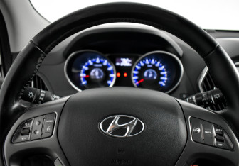Подержанный автомобиль Hyundai ix35 2015 года (15 фото)