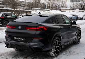 Подержанный автомобиль BMW X6 2021 года (7 фото)