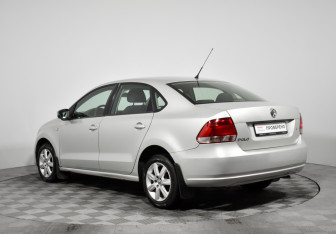 Подержанный автомобиль Volkswagen Polo Sedan 2011 года (7 фото)