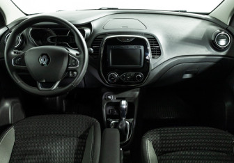 Подержанный автомобиль Renault Kaptur 2019 года (13 фото)