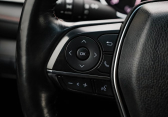 Подержанный автомобиль Toyota Camry Sedan 2021 года (15 фото)