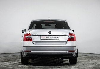 Подержанный автомобиль Skoda Octavia Liftback 2018 года (6 фото)