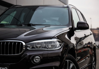 Подержанный автомобиль BMW X5 2015 года (2 фото)