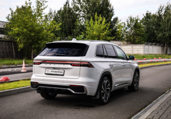 Подержанный автомобиль Geely Monjaro 2024 года (6 фото)