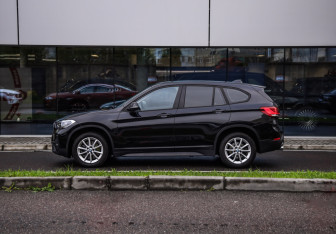 Подержанный автомобиль BMW X1 2020 года (10 фото)