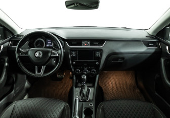 Подержанный автомобиль Skoda Octavia Liftback 2017 года (13 фото)