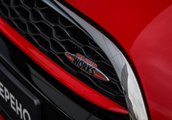 Подержанный автомобиль MINI Hatch 2020 года (3 фото)