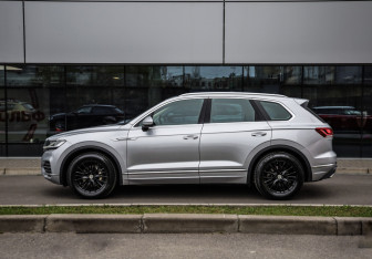Подержанный автомобиль Volkswagen Touareg 2018 года (9 фото)