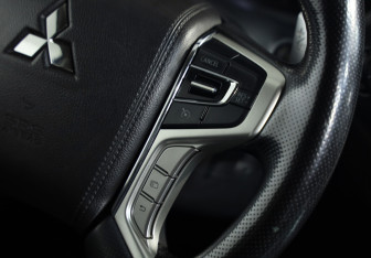 Подержанный автомобиль Mitsubishi Pajero Sport 2018 года (13 фото)