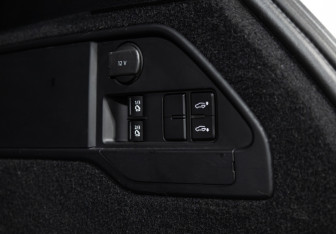 Подержанный автомобиль Volkswagen Touareg 2014 года (23 фото)