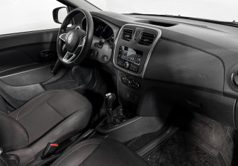 Подержанный автомобиль Renault Logan Sedan 2019 года (13 фото)