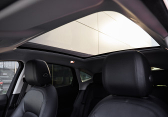 Подержанный автомобиль Jaguar E-Pace 2019 года (30 фото)