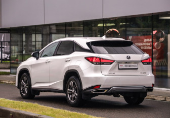 Подержанный автомобиль Lexus RX 2021 года (8 фото)