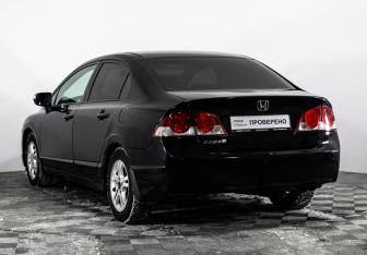 Подержанный автомобиль Honda Civic Sedan 2008 года (7 фото)