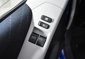 Подержанный автомобиль Toyota Yaris Hatchback 2007 года (10 фото)