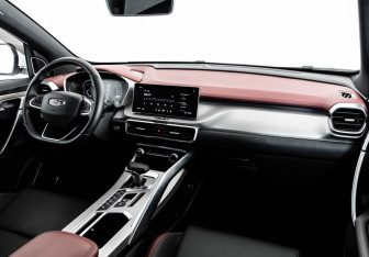 Подержанный автомобиль Geely Coolray 2023 года (12 фото)