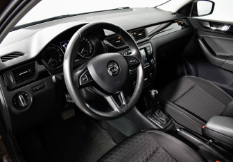 Подержанный автомобиль Skoda Rapid Liftback 2018 года (9 фото)