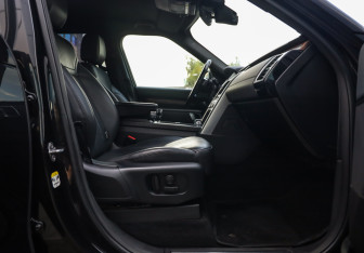 Подержанный автомобиль Land Rover Discovery 2018 года (28 фото)