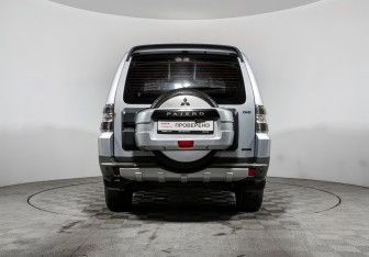 Подержанный автомобиль Mitsubishi Pajero 2008 года (6 фото)