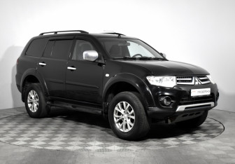 Подержанный автомобиль Mitsubishi Pajero Sport 2013 года (3 фото)