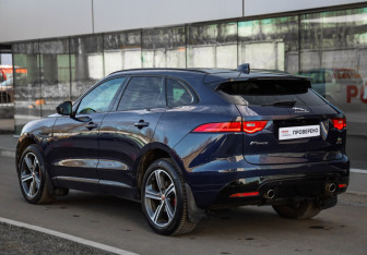 Подержанный автомобиль Jaguar F-Pace 2017 года (7 фото)
