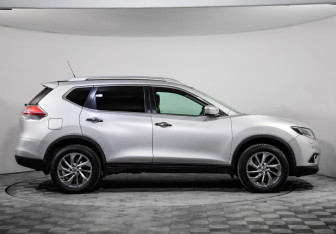 Подержанный автомобиль Nissan X-Trail 2016 года (4 фото)