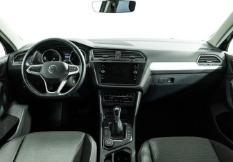 Подержанный автомобиль Volkswagen Tiguan 2022 года (13 фото)