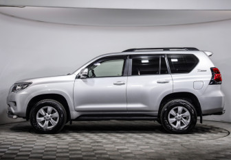 Подержанный автомобиль Toyota Land Cruiser Prado 2022 года (8 фото)