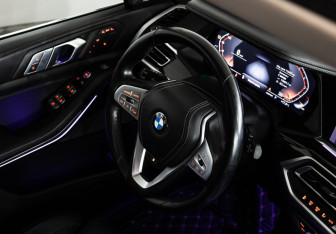 Подержанный автомобиль BMW X7 2020 года (31 фото)