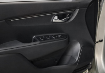 Подержанный автомобиль Kia Rio Hatchback 2019 года (21 фото)
