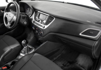 Подержанный автомобиль Hyundai Solaris Sedan 2017 года (11 фото)