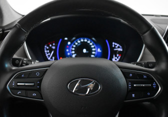Подержанный автомобиль Hyundai Santa Fe 2019 года (18 фото)