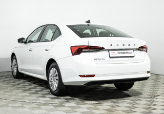 Подержанный автомобиль Skoda Octavia Liftback 2021 года (7 фото)