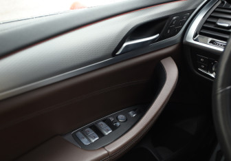 Подержанный автомобиль BMW X4 2021 года (29 фото)