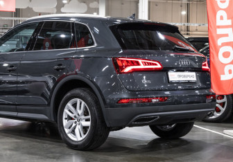Подержанный автомобиль Audi Q5 2019 года (12 фото)