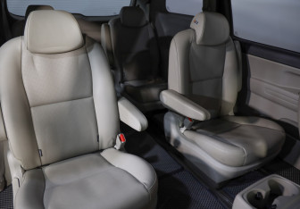 Подержанный автомобиль Kia Carnival 2018 года (25 фото)