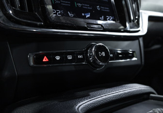 Подержанный автомобиль Volvo V90 Cross Country 2018 года (19 фото)
