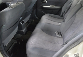 Подержанный автомобиль Nissan Tiida Sedan 2008 года (11 фото)