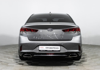 Подержанный автомобиль Hyundai Sonata 2018 года (6 фото)