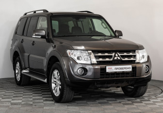 Подержанный автомобиль Mitsubishi Pajero 2014 года (3 фото)