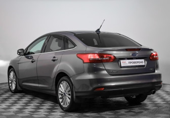 Подержанный автомобиль Ford Focus Sedan 2017 года (7 фото)