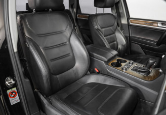 Подержанный автомобиль Volkswagen Touareg 2012 года (23 фото)