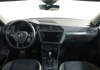 Подержанный автомобиль Volkswagen Tiguan 2020 года (10 фото)
